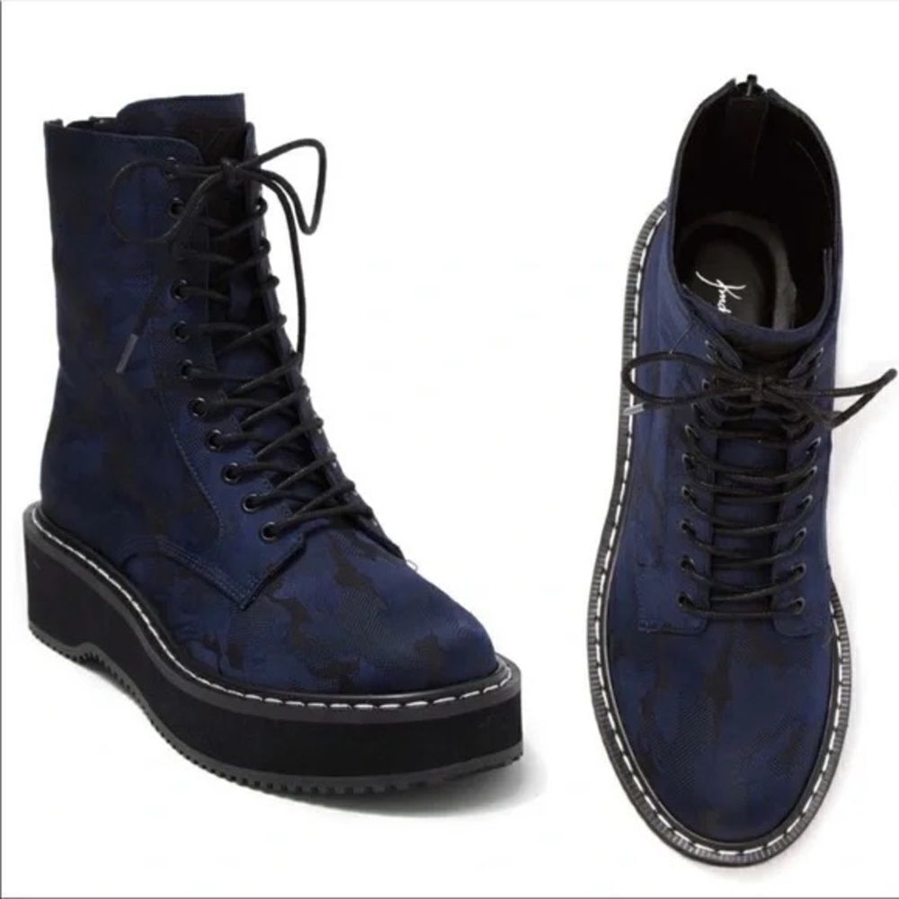 NWT Kendall & Kylie Navy‎ Camo Hunting Combat Boot